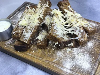 Гренки с копченым куртом